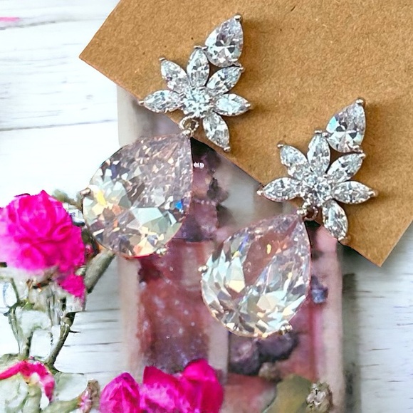 New! Large Silver Tear Drop Diamond Earrings - Picture 1 of 6